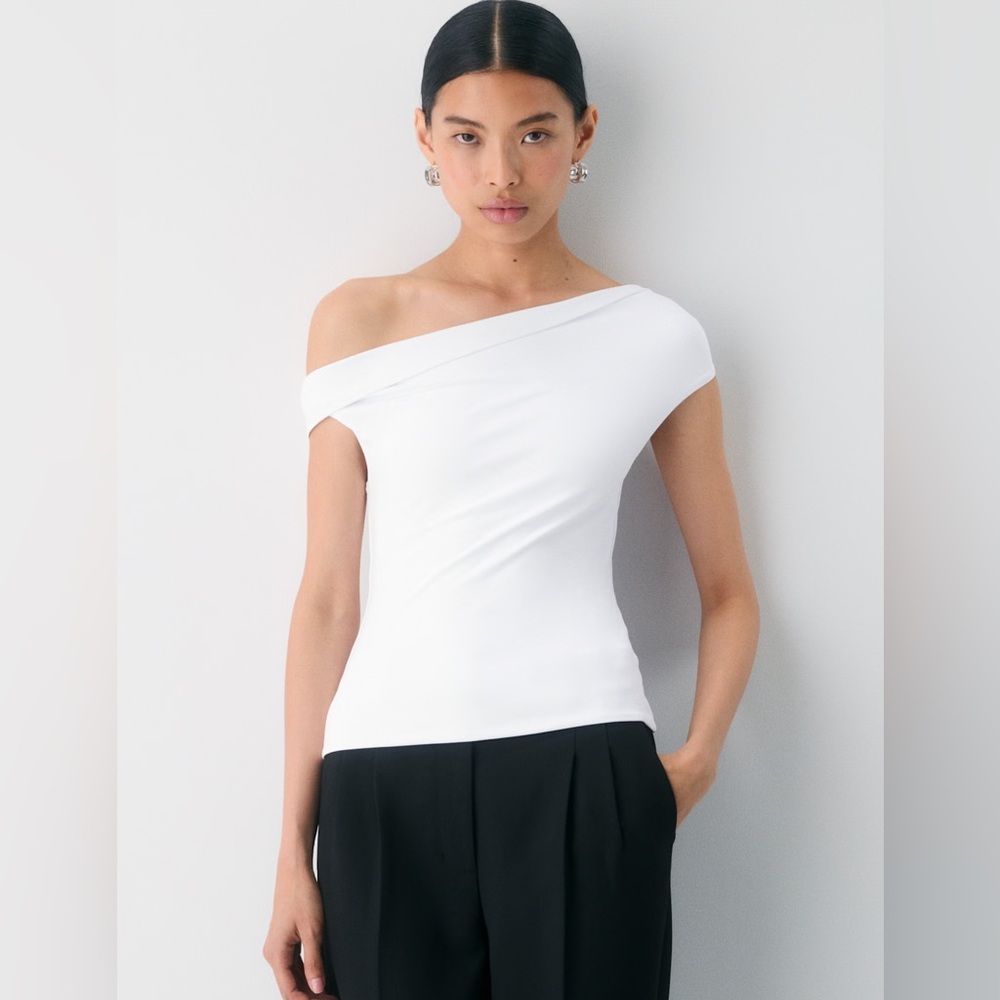 Aritzia Contour Ravish Top